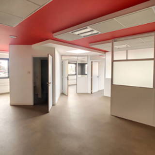 Bureau privé 216 m² 35 postes Coworking Allée Albert Sylvestre Chambéry 73000 - photo 2